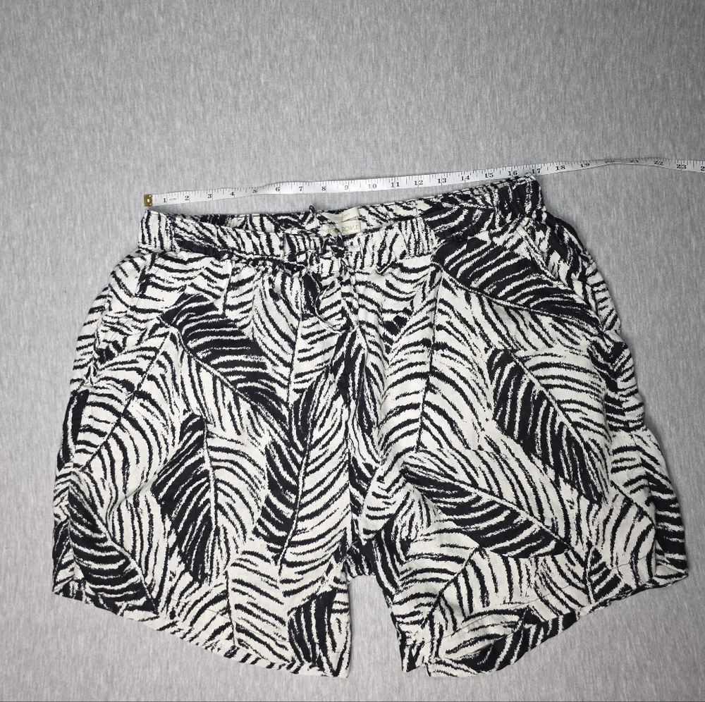 Cynthia Rowley Black and White Leaf Print Women's 1x 100% Linen Pull On Shorts - Picture 2 of 7